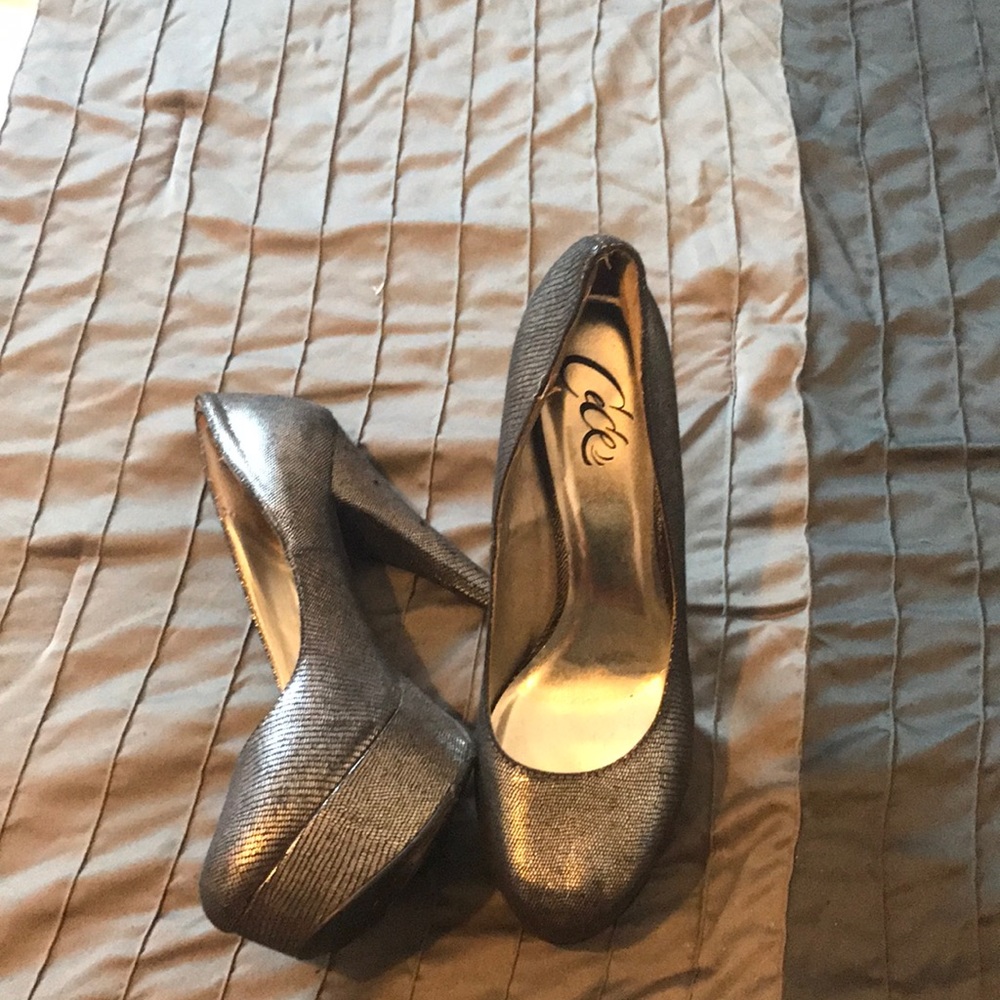 Shoes - Picture 2 of 3